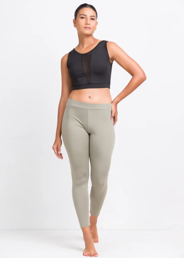 IND0822Y42_BLK_2 FRONT MESH PANEL CROP TOP