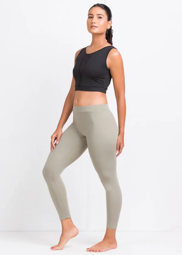 IND0822Y42_BLK_3 FRONT MESH PANEL CROP TOP